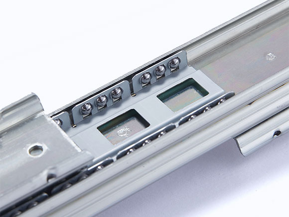 Multiple sections telescoped table slide 10