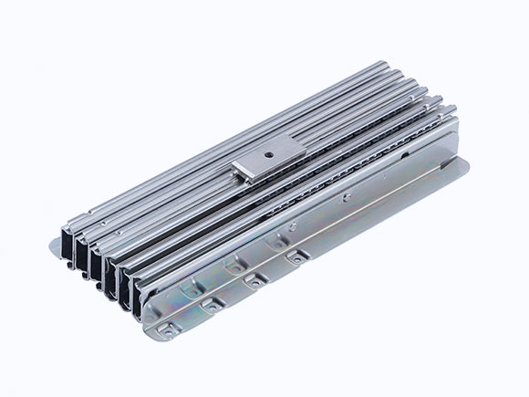 Multiple sections telescoped table slide 3