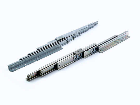 Multiple sections telescoped table slide 4