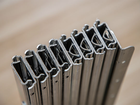 Multiple sections telescoped table slide 7