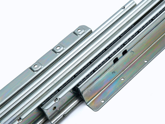 Multiple sections telescoped table slide 8