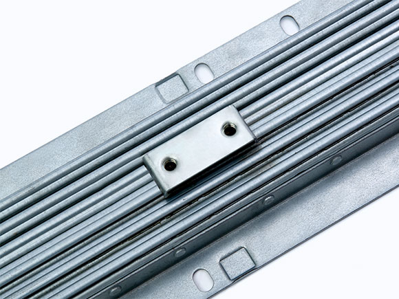 Multiple sections telescoped table slide 9